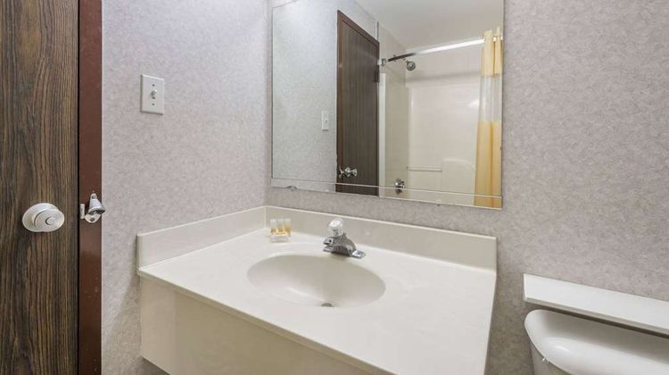 Days Inn Berlin Meriden Room