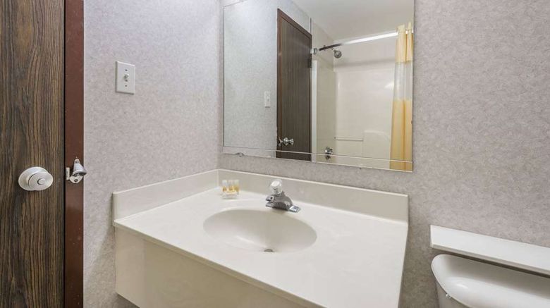 <b>Days Inn Berlin Meriden Room</b>. Images powered by <a href="https://iceportal.shijigroup.com/" title="IcePortal" target="_blank">IcePortal</a>.