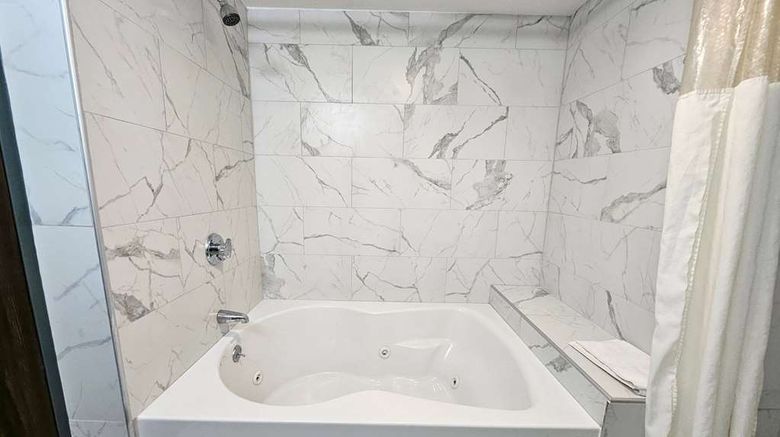 <b>Days Inn Berlin Meriden Room</b>. Images powered by <a href="https://iceportal.shijigroup.com/" title="IcePortal" target="_blank">IcePortal</a>.