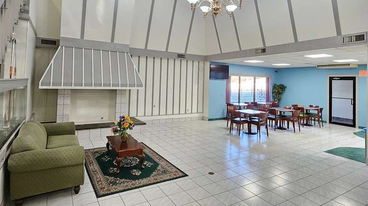 Days Inn Berlin Meriden Lobby