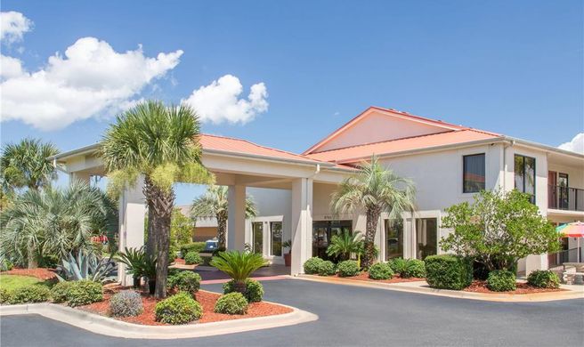 Days Inn & Suites Navarre Conference Ctr Exterior