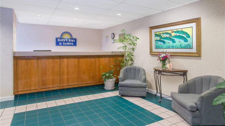 <b>Days Inn & Suites Navarre Conference Ctr Lobby</b>. Images powered by <a href="https://iceportal.shijigroup.com/" title="IcePortal" target="_blank">IcePortal</a>.