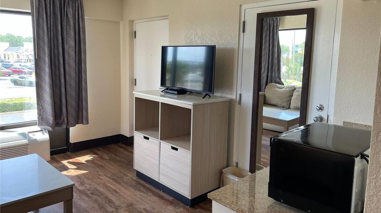 Days Inn & Suites Navarre Conference Ctr Room