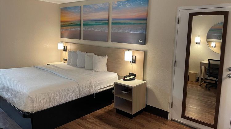 Days Inn & Suites Navarre Conference Ctr Room
