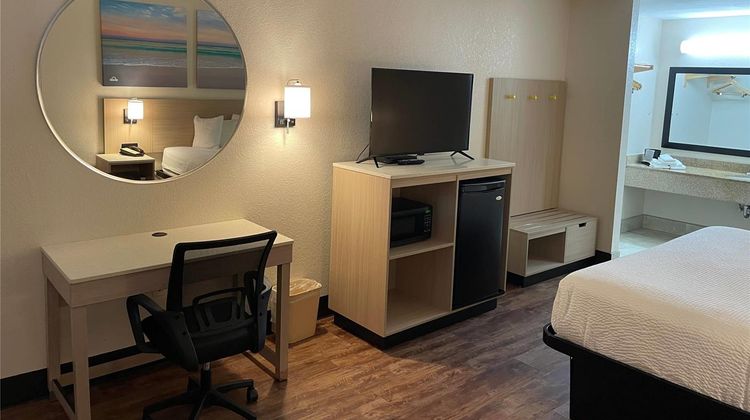 Days Inn & Suites Navarre Conference Ctr Room