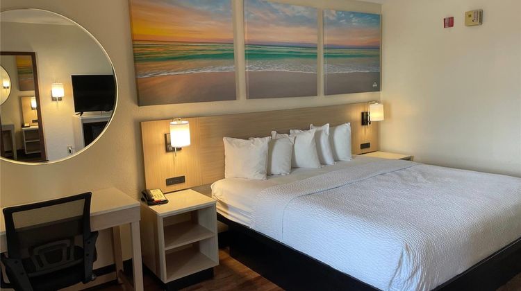 Days Inn & Suites Navarre Conference Ctr Room