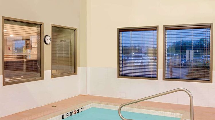 Super 8 Kapuskasing Pool