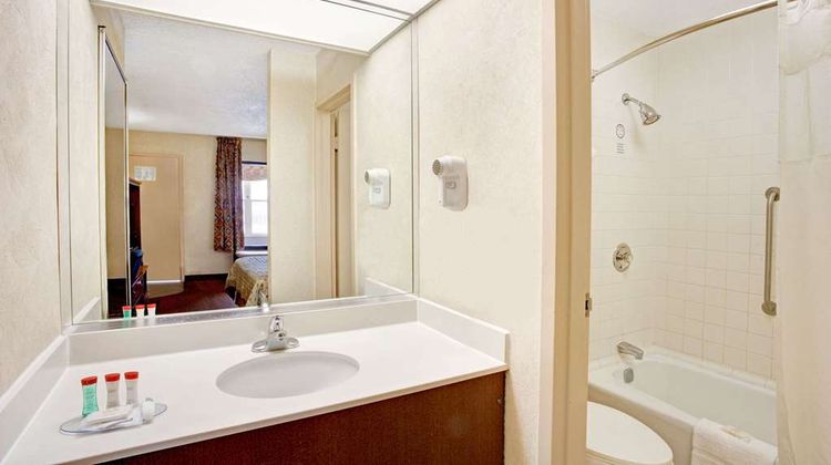 Ramada West Memphis Room
