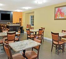 Microtel Inn/Suites Charlotte/Univ Place Lobby