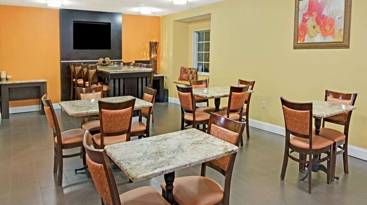 Microtel Inn/Suites Charlotte/Univ Place Lobby