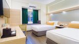 Microtel Inn & Suites by Wyndham Tarlac Room