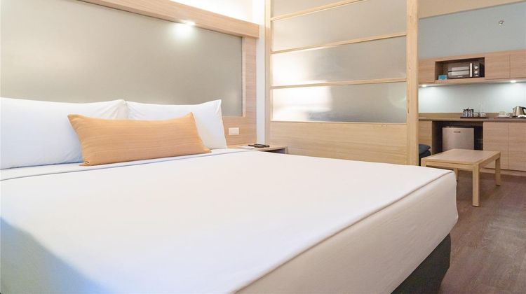 Microtel Inn & Suites by Wyndham Tarlac Room