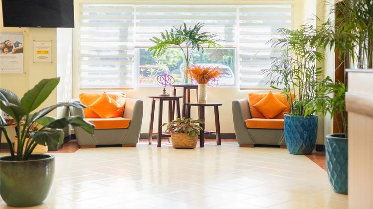 Microtel Inn & Suites by Wyndham Tarlac Lobby