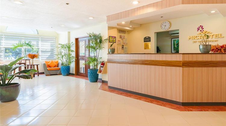 Microtel Inn & Suites by Wyndham Tarlac Lobby