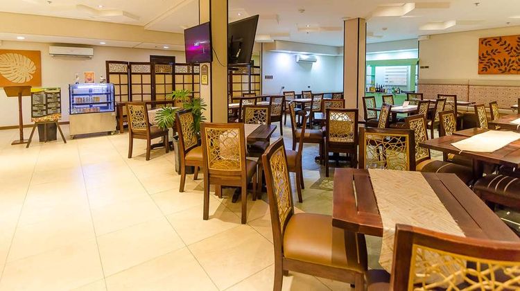 Microtel Inn & Suites by Wyndham Davao Lobby