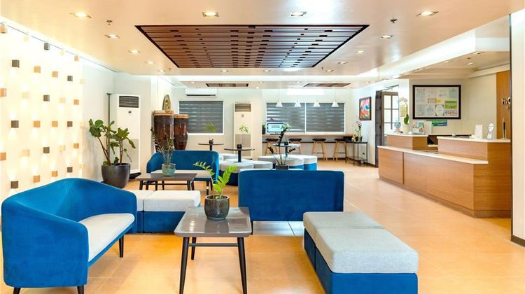 Microtel Inn & Suites by Wyndham Davao Lobby