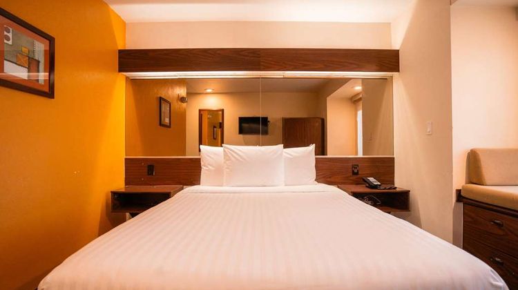 Microtel Inn & Suites Ciudad Juarez Room