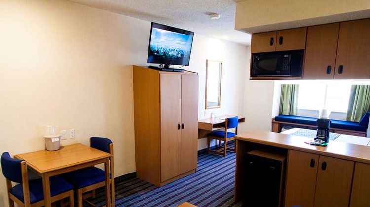 Microtel Inn/Suites by Wyndham Chihuaha Room