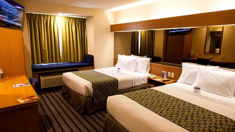 Microtel Inn/Suites by Wyndham Chihuaha Room