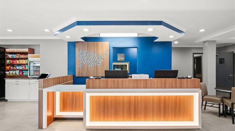 Microtel Inn Lexington Lobby