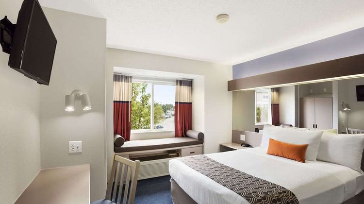 Microtel Inn & Suites Louisville East Room