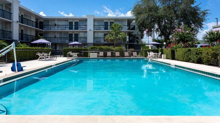 Ramada by Wyndham Altamonte Springs Pool