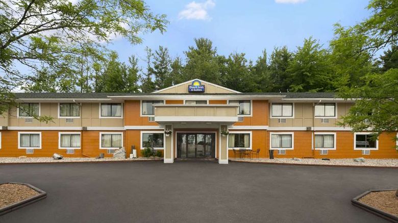 <b>Days Inn & Suites Stevens Point Exterior</b>. Images powered by <a href="https://iceportal.shijigroup.com/" title="IcePortal" target="_blank">IcePortal</a>.