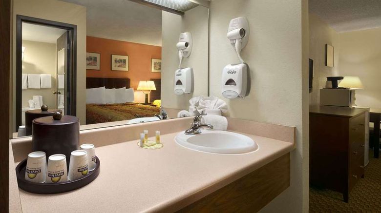 <b>Days Inn & Suites Stevens Point Room</b>. Images powered by <a href="https://iceportal.shijigroup.com/" title="IcePortal" target="_blank">IcePortal</a>.