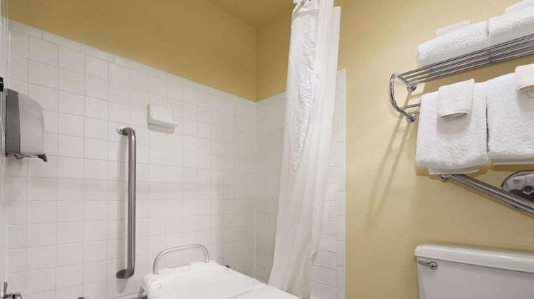 Days Inn & Suites Stevens Point Room