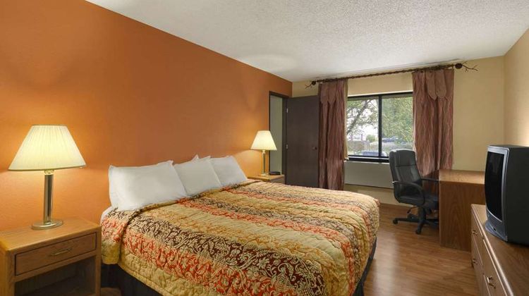 Days Inn & Suites Stevens Point Suite