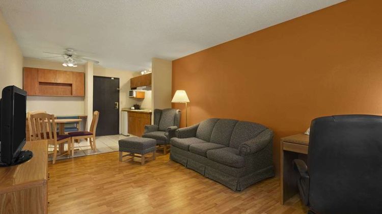 Days Inn & Suites Stevens Point Suite