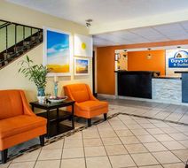 Days Inn & Suites Stevens Point Lobby