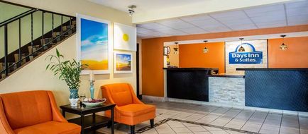 Days Inn & Suites Stevens Point Lobby