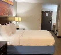 Days Inn & Suites Stevens Point Room