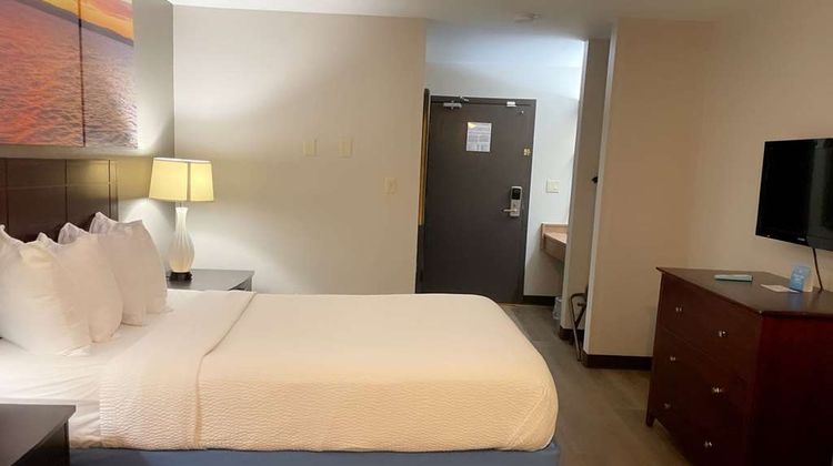 Days Inn & Suites Stevens Point Room