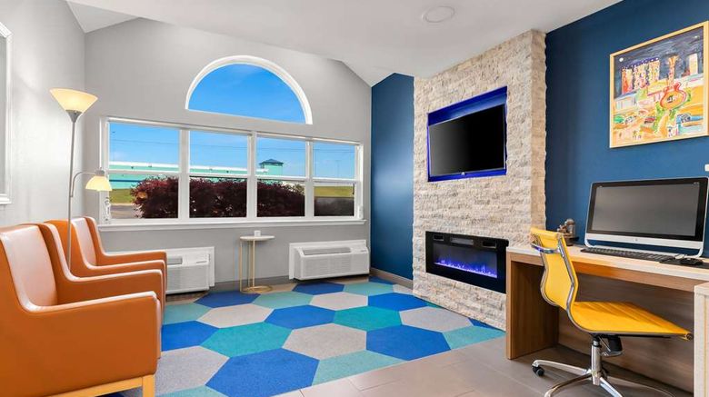 <b>Microtel Inn & Suites Tulsa East Lobby</b>. Images powered by <a href="https://iceportal.shijigroup.com/" title="IcePortal" target="_blank">IcePortal</a>.