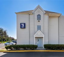 Knights Inn & Suites Allentown Exterior