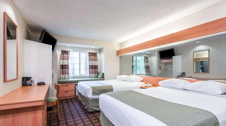 Microtel Inn & Suites Uncasville Room