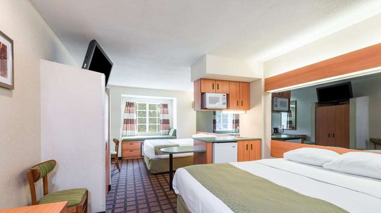 Microtel Inn & Suites Uncasville Suite