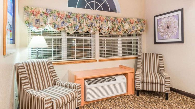 Microtel Inn & Suites Uncasville Lobby