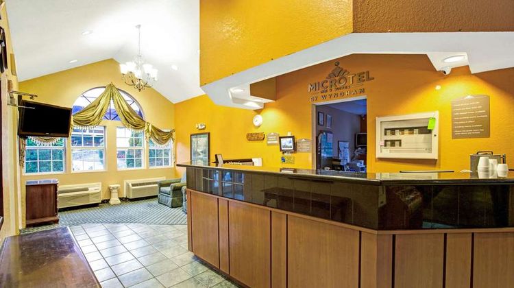 Microtel Inn & Suites Gatlinburg Lobby