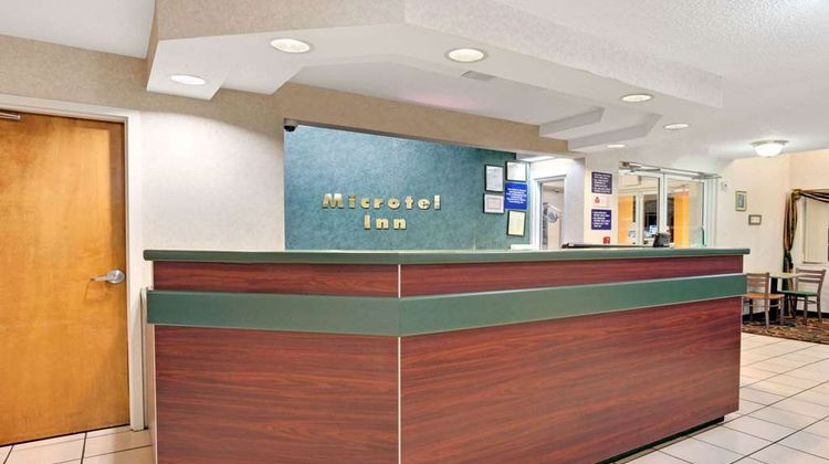 Microtel Inn & Suites Murfreesboro Lobby