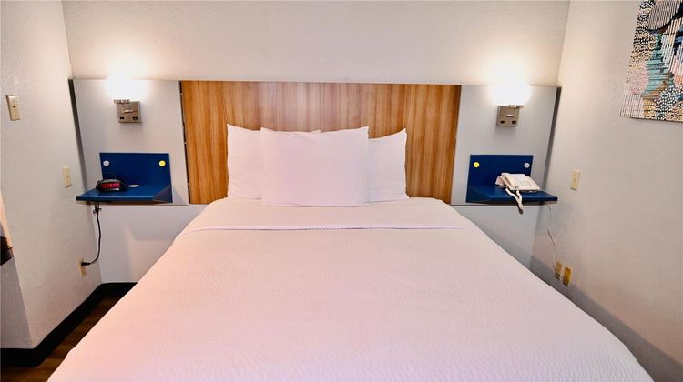 Microtel Inn & Suites Murfreesboro Room