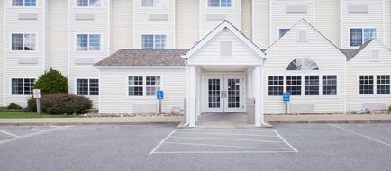Microtel Inn & Suites by Wyndham Beckley Exterior