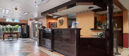 Microtel Inn & Suites Clarksville Lobby