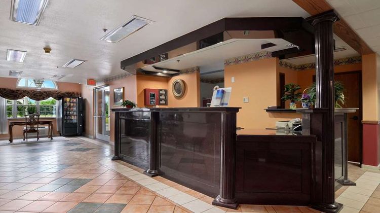 Microtel Inn & Suites Clarksville Lobby