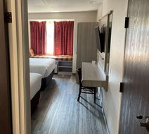 Microtel Inn & Suites Clarksville Room