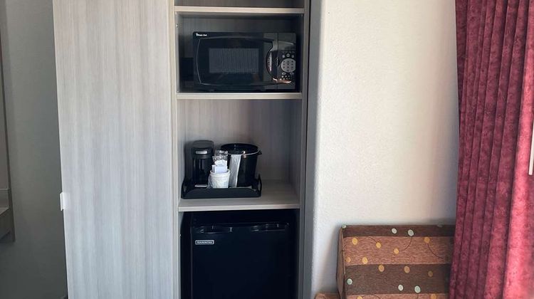 Microtel Inn & Suites Clarksville Room