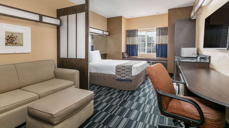 Microtel Inn & Suites Scott/Lafayette Suite