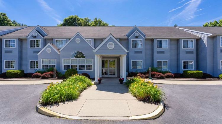 Microtel Inn & Suites Bethel/Danbury Exterior